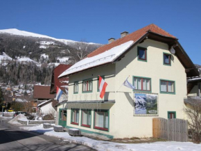 Гостиница Cozy Apartment in St Michael im Lungau near Ski Lift  Санкт-Михаель Им Лёнгау
